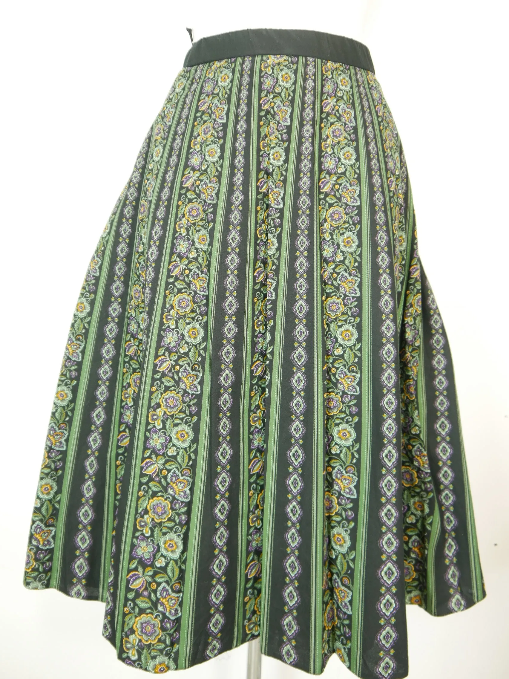 Klasse schwarz Baumwolle mit Blumen außergewöhnlicher Damen Trachtenrock Gr.44