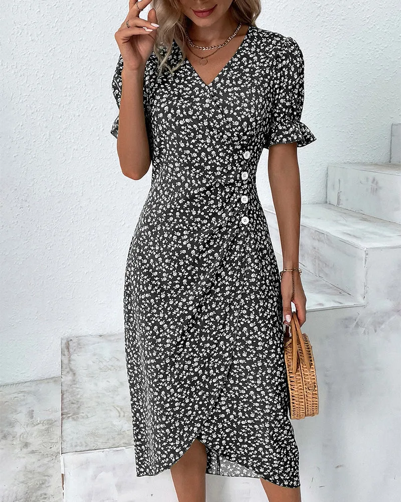 schönes Kleid mit Knöpfen